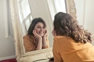 יישור שיניים שקוף: המדריך המלא לחיוך שתמיד חלמתם עליו